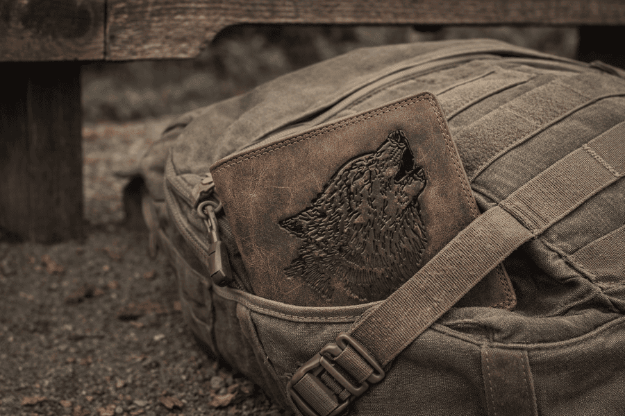 detailný pohľad na peňaženku s mot. Vlk mk